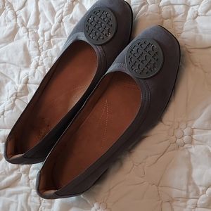 New Clarks Artisan Grey Leather Medallion Ballet Flats Women's Size 10M